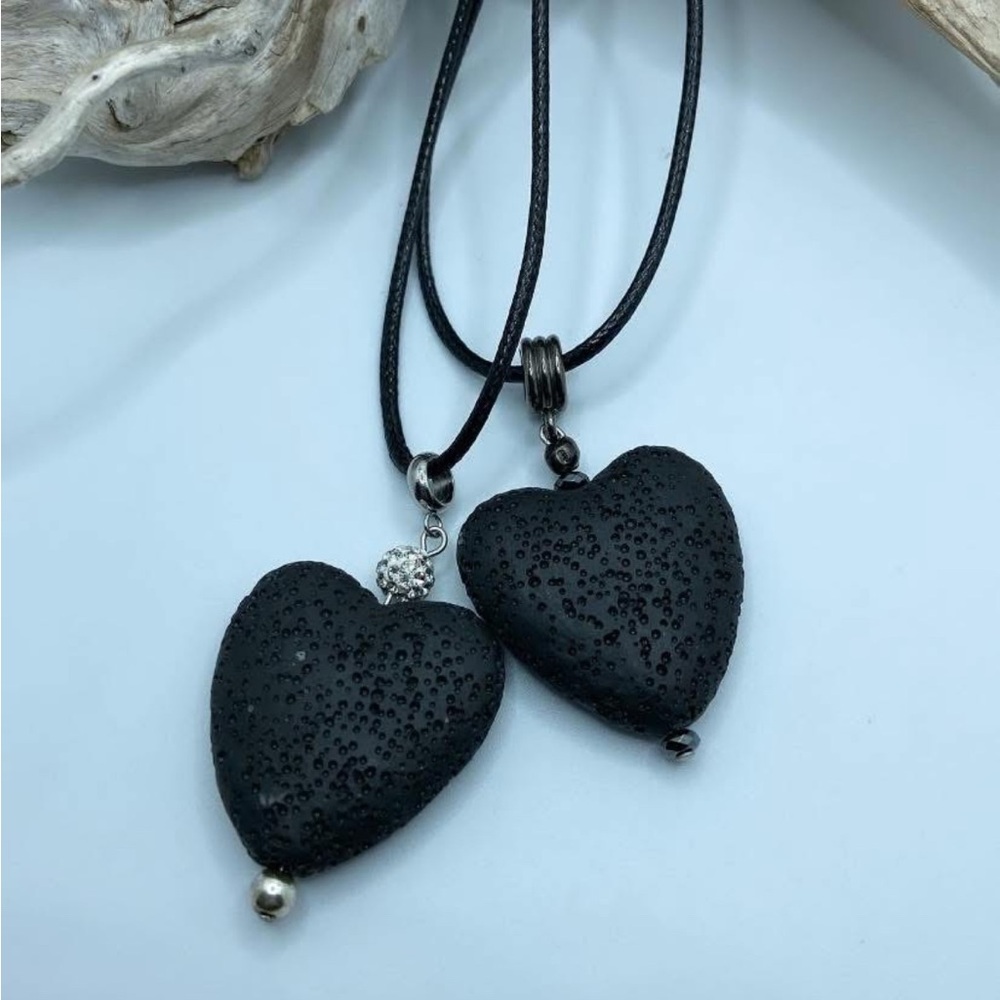 Chic Black Heart Pendant Necklace